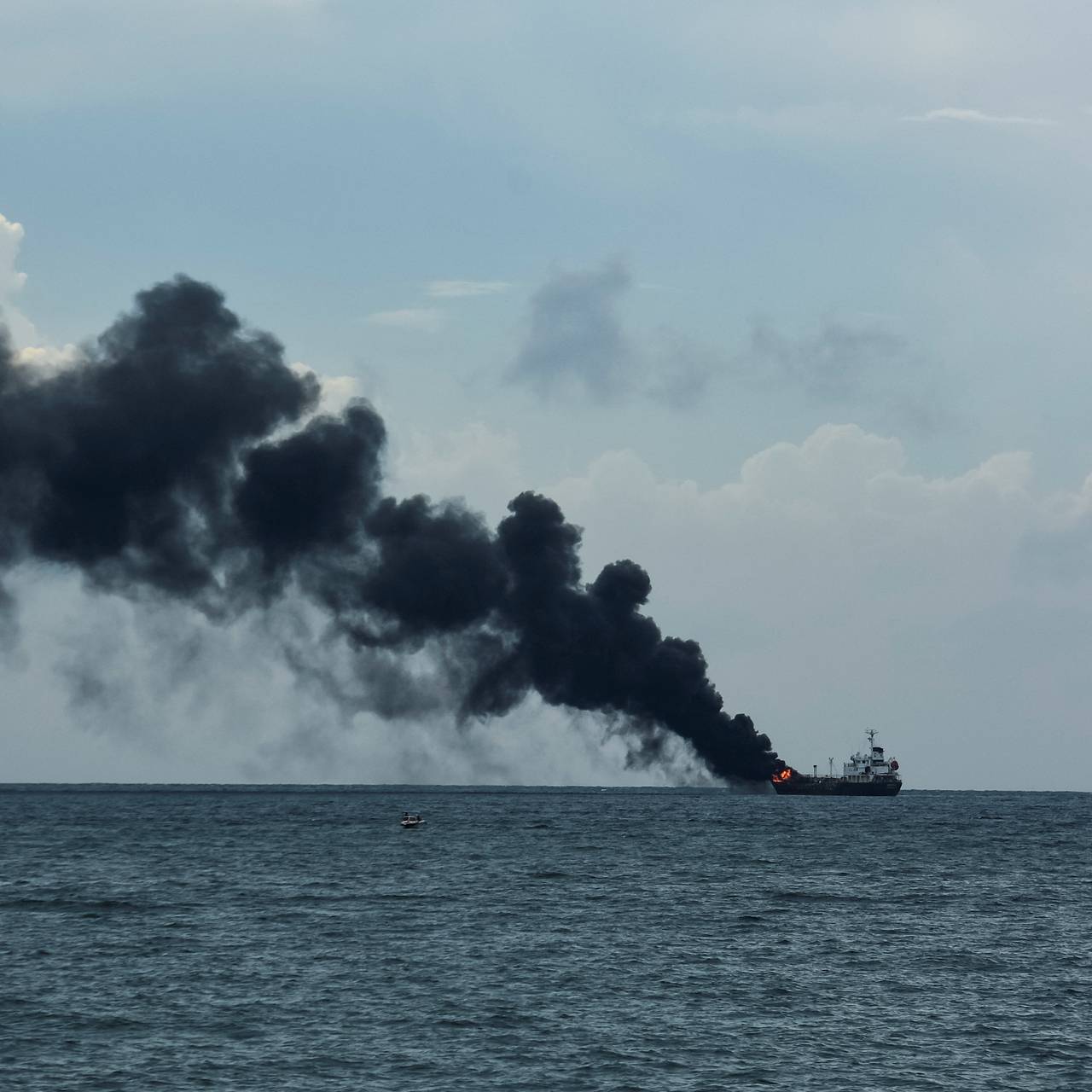 Стало известно о поражении второго танкера у Ормузского пролива