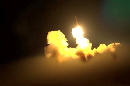 Иран нанес удары ракетами по трем танкерам США и Британии