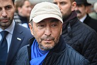 Бывший сенатор от Чечни и бизнесмен Умар Джабраилов покончил с собой. Что известно о трагедии в московской гостинице?