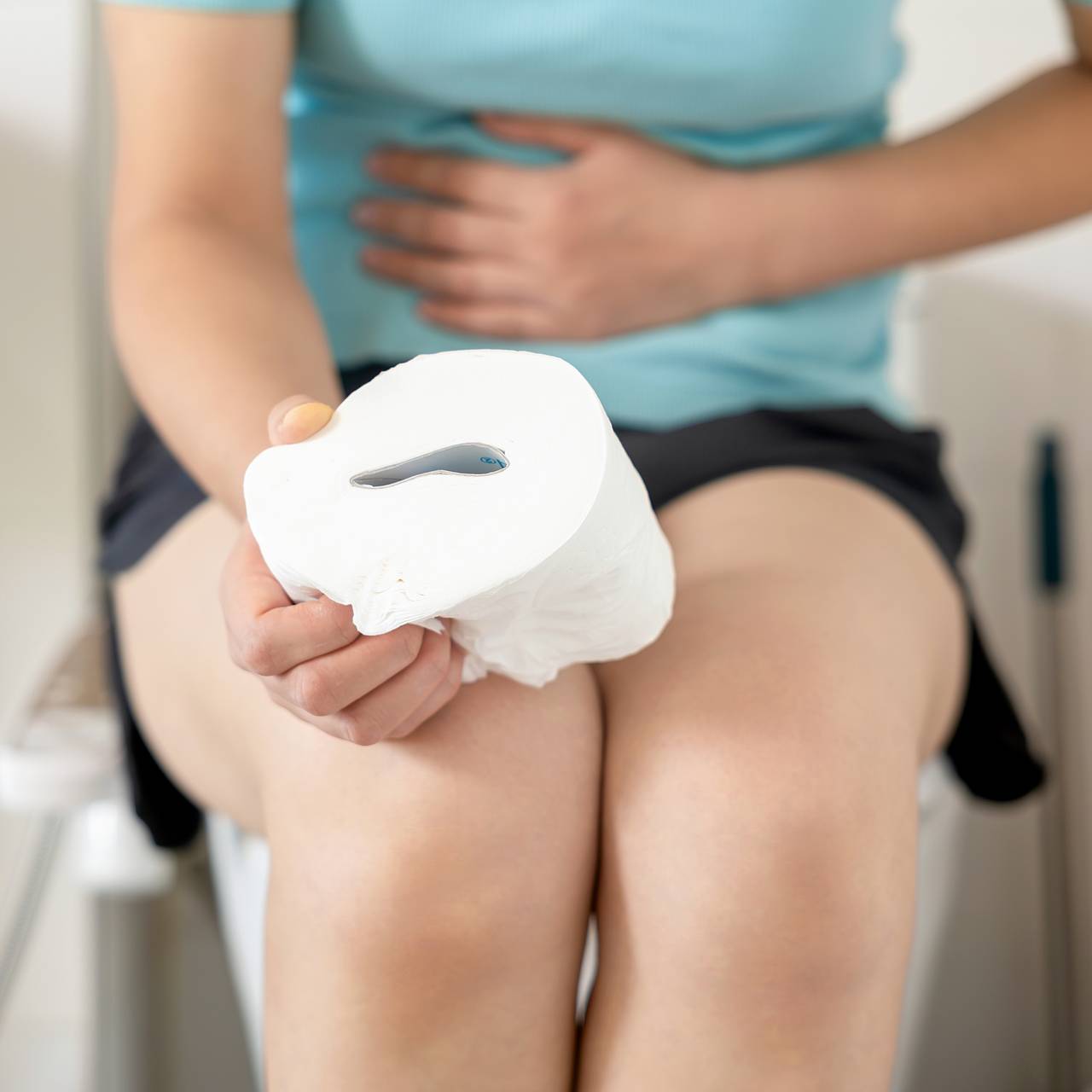 Врач предупредил о вреде двух популярных методов борьбы с запором