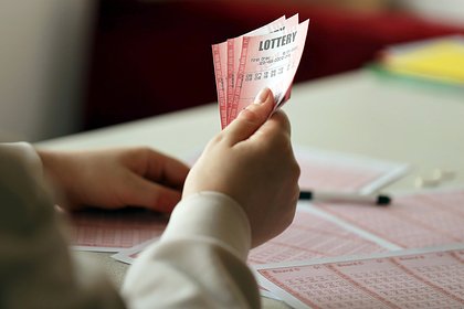 Студентка упала с кровати и разбогатела на 7,4 миллиона рублей