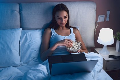 Врач предупредила о пагубном влиянии сериалов по вечерам