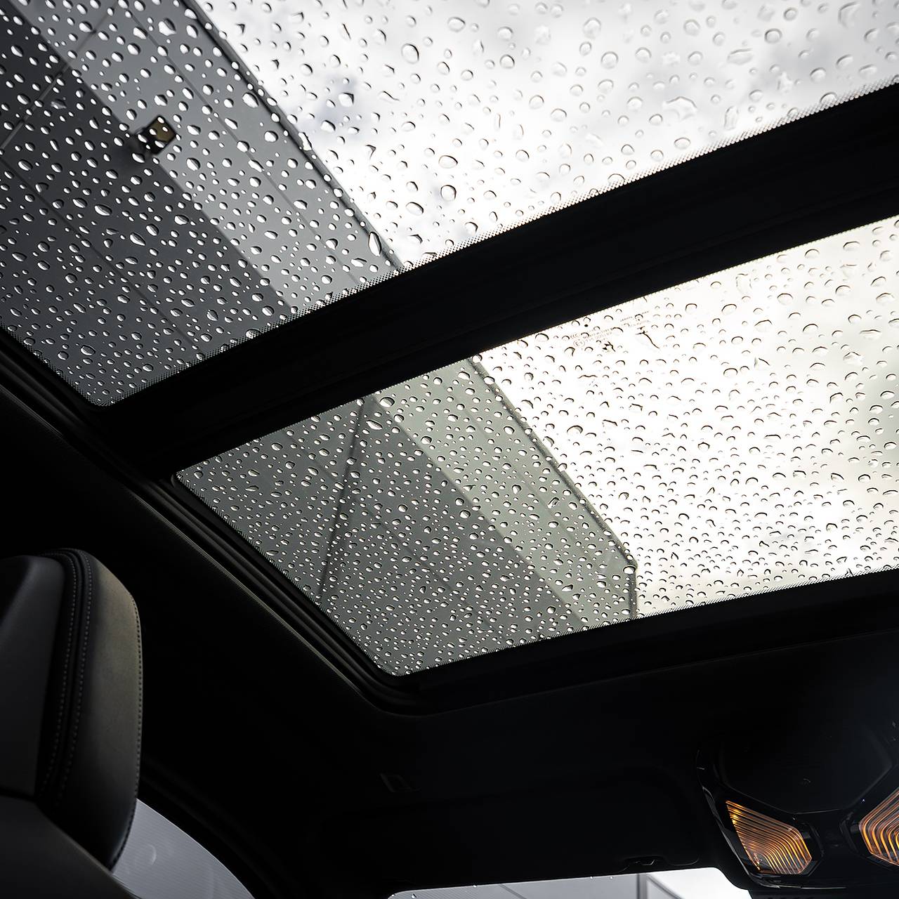 Названа истинная причина протечек панорамного люка