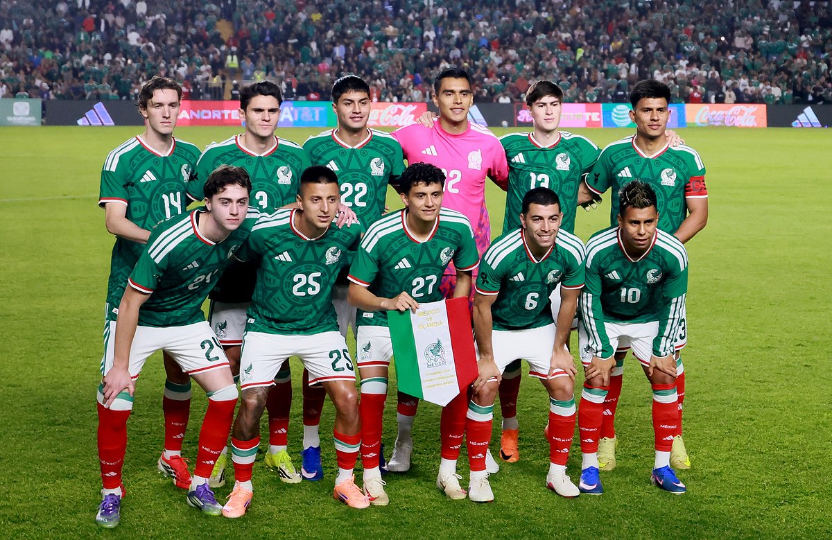 Мексиканская команда перед матчем против Исландии, 25 февраля 2026 года