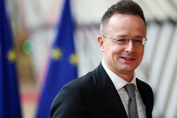 Петер Сийярто