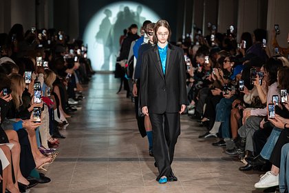 Раскрыта стоимость проходки на показы Недель моды