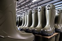 Москвичи бросились скупать резиновые сапоги 