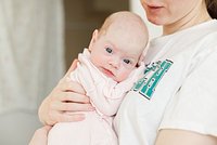 «Это ужасно тяжело — не давать еды своему голодному ребенку» Трехмесячную Вику спасет внутривенное питание. Нужна наша помощь