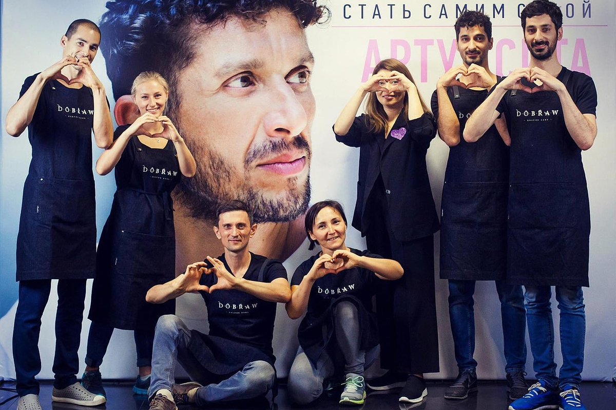 Сотрудники ресторана Артура Силы