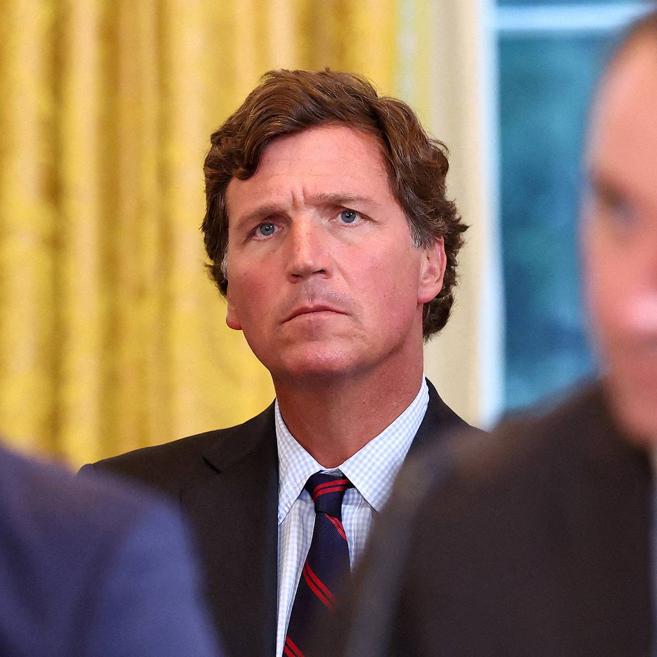 У Такера Карлсона украли сотни тысяч банок со снюсом