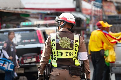 40-летняя женщина попыталась совратить трех 15-летних подростков обнаженной грудью