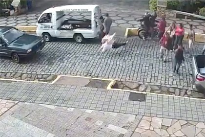 Девушка получила огнестрельное ранение в зад на похоронах матери