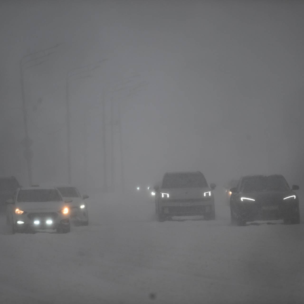 Юрист предупредил водителей о наказании за грязные фары