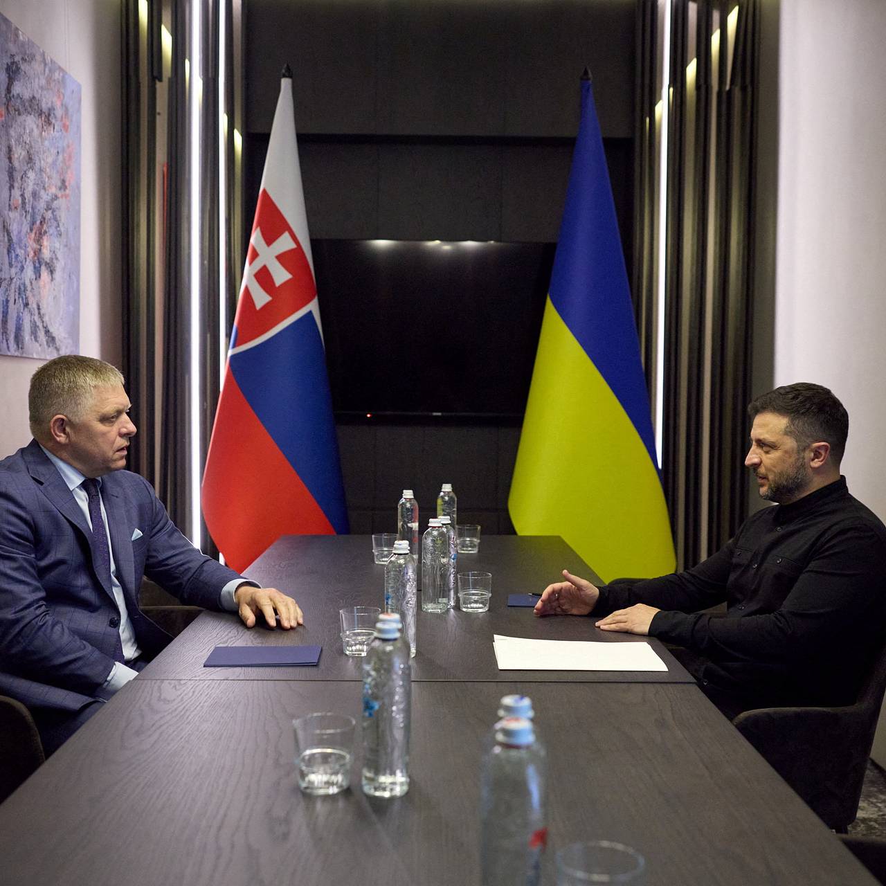 «Я не верю Зеленскому. Даже в то, что у него нос между глазами». В Европе пошли на противостояние с Зеленским из-за «Дружбы»