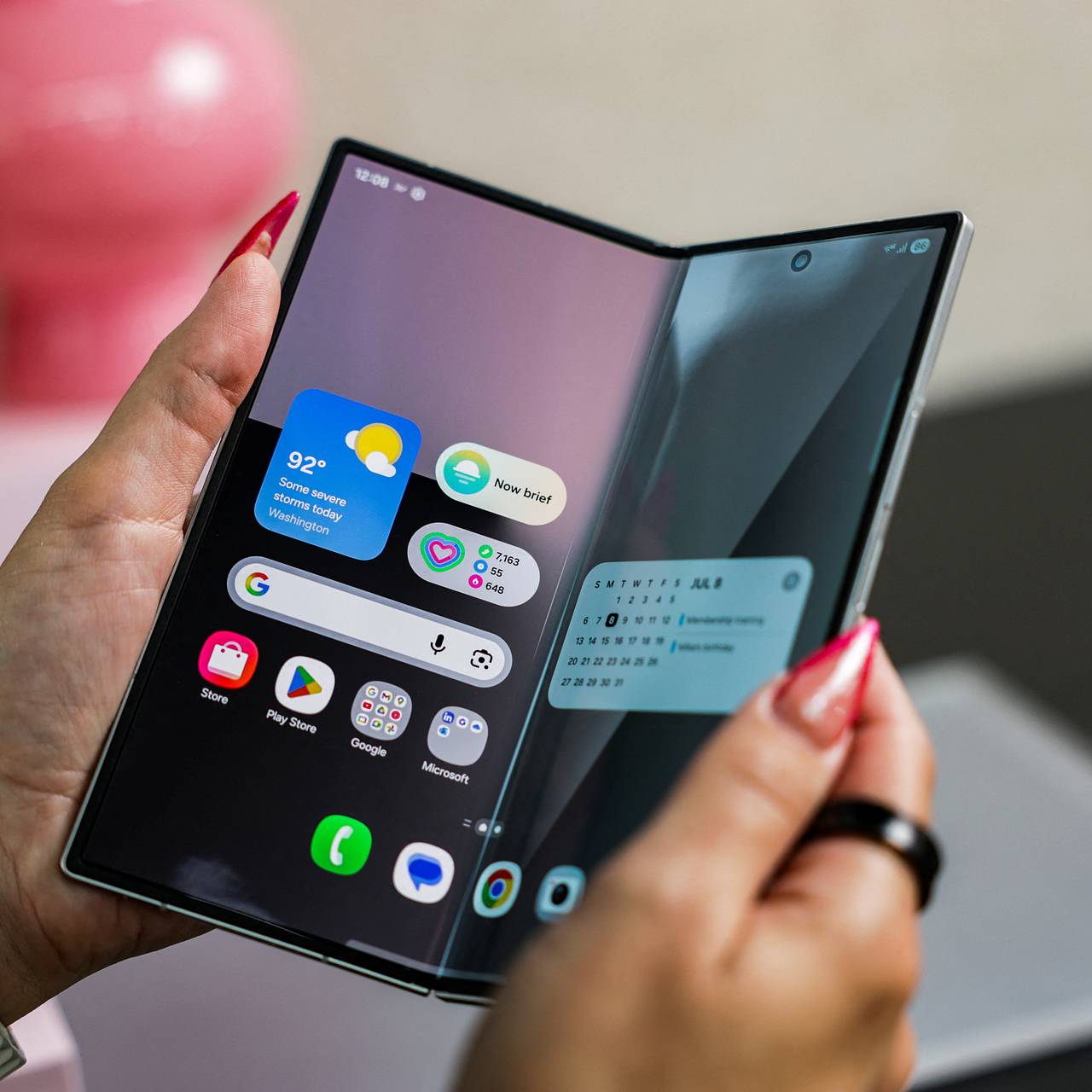 Смартфоны Samsung обвинили в распространении рекламы