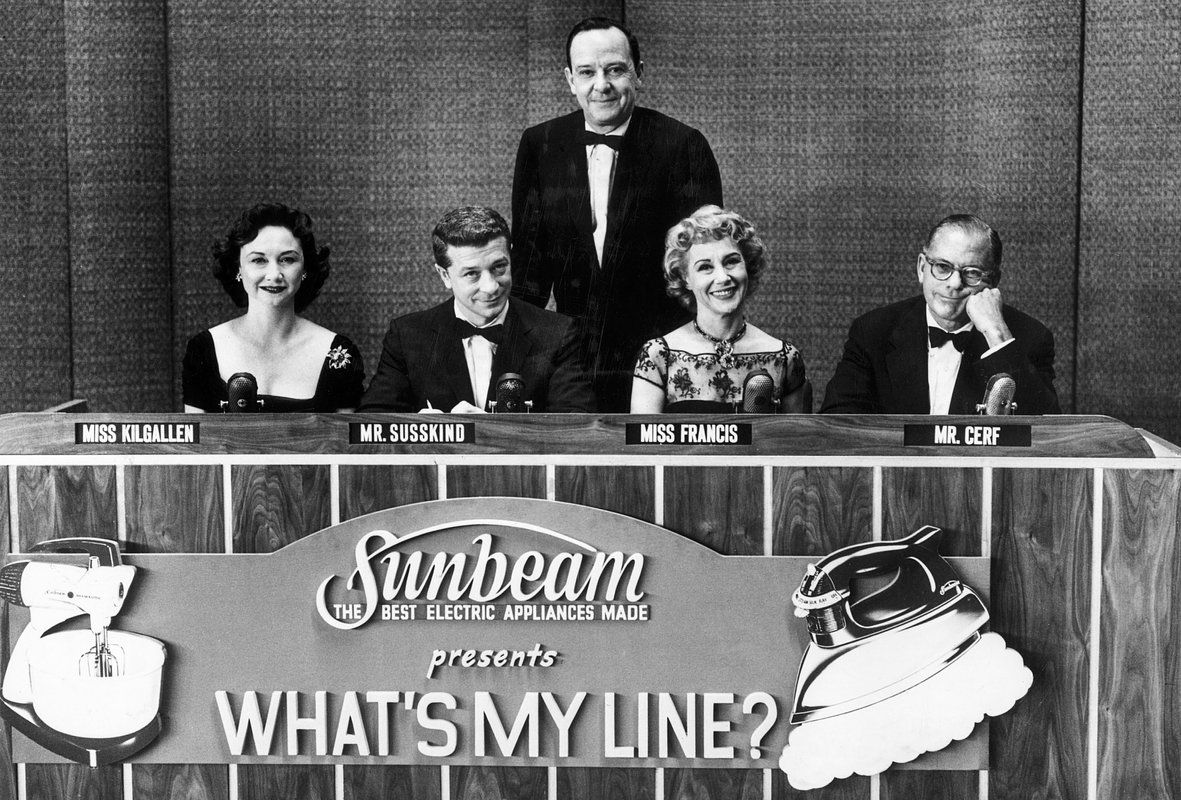 Килгаллен (слева) и ее партнеры по What's My Line? — Арлин Фрэнсис и Беннет Серф (крайний справа)