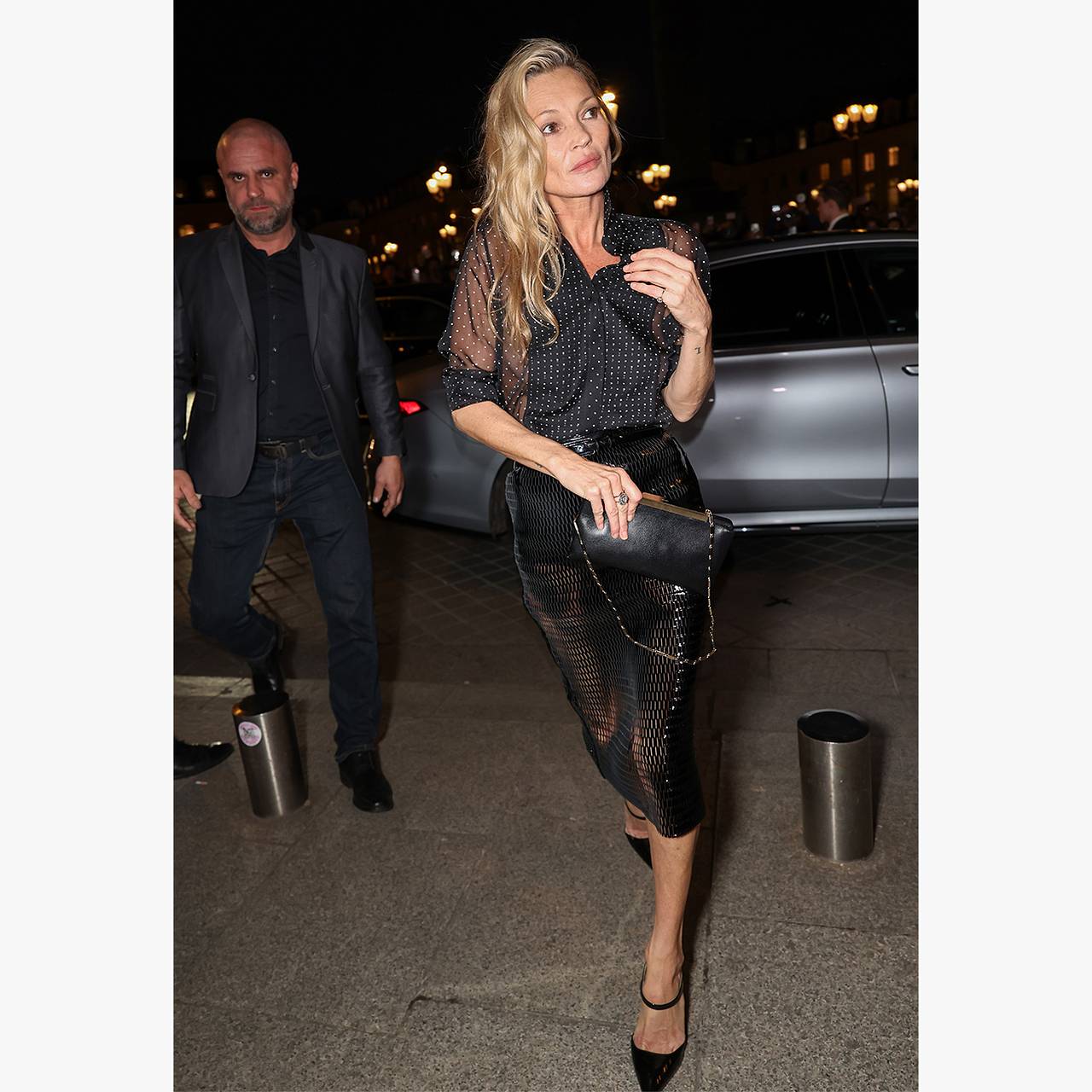 52-летняя Кейт Мосс с голой грудью появилась на модном показе в Париже