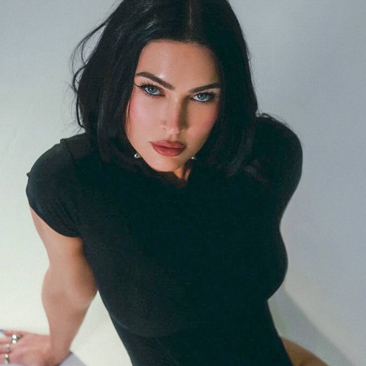 Меган Фокс вернулась в соцсети после долгого перерыва и всколыхнула общественность. Почему ее внешность вызвала волну споров?