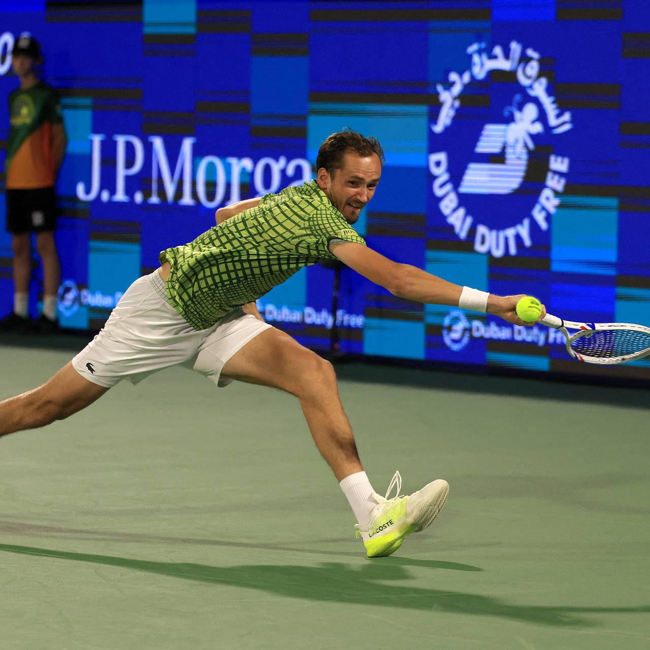 Медведев сравнил выезд из ОАЭ с голливудским фильмом