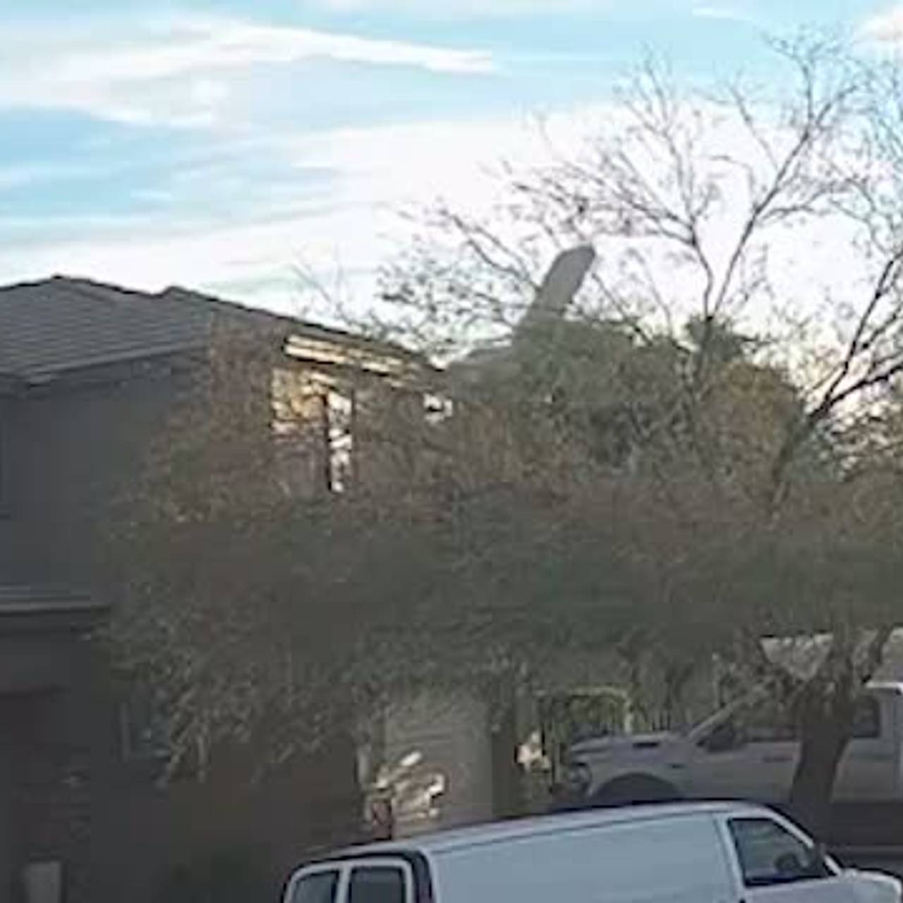 Момент падения самолета на жилые дома в США попал на видео