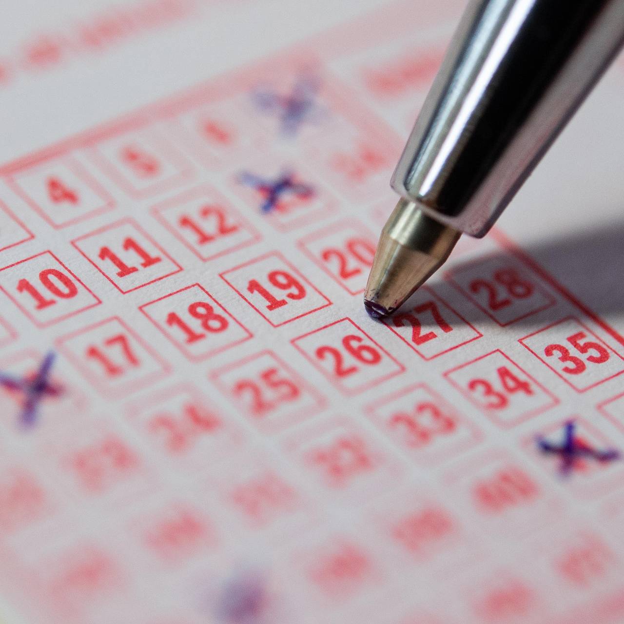 Женщина выиграла в лотерею четыре миллиона рублей два раза за год