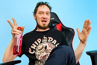 «Жалкое зрелище» Один из первых блогеров YouTube был грозой школьников. Как он утратил славу и стал изгоем?