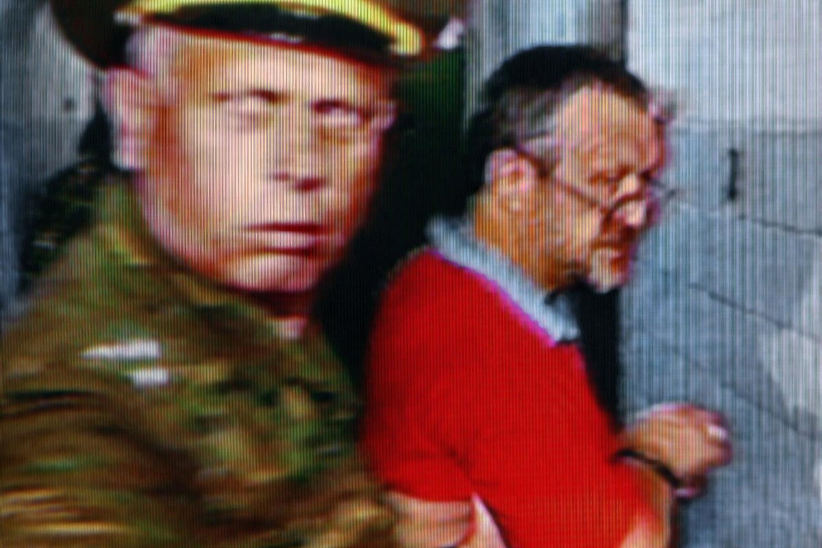 Вор в законе Вячеслав Иваньков (Япончик) — справа