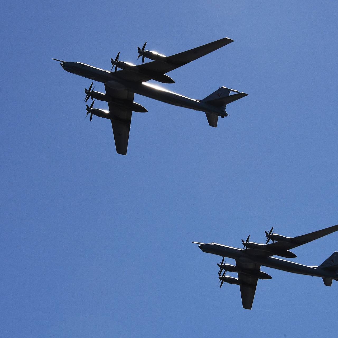 Для перехвата российских &laquo;охотников за подлодками&raquo; у Аляски подняли 12 самолетов