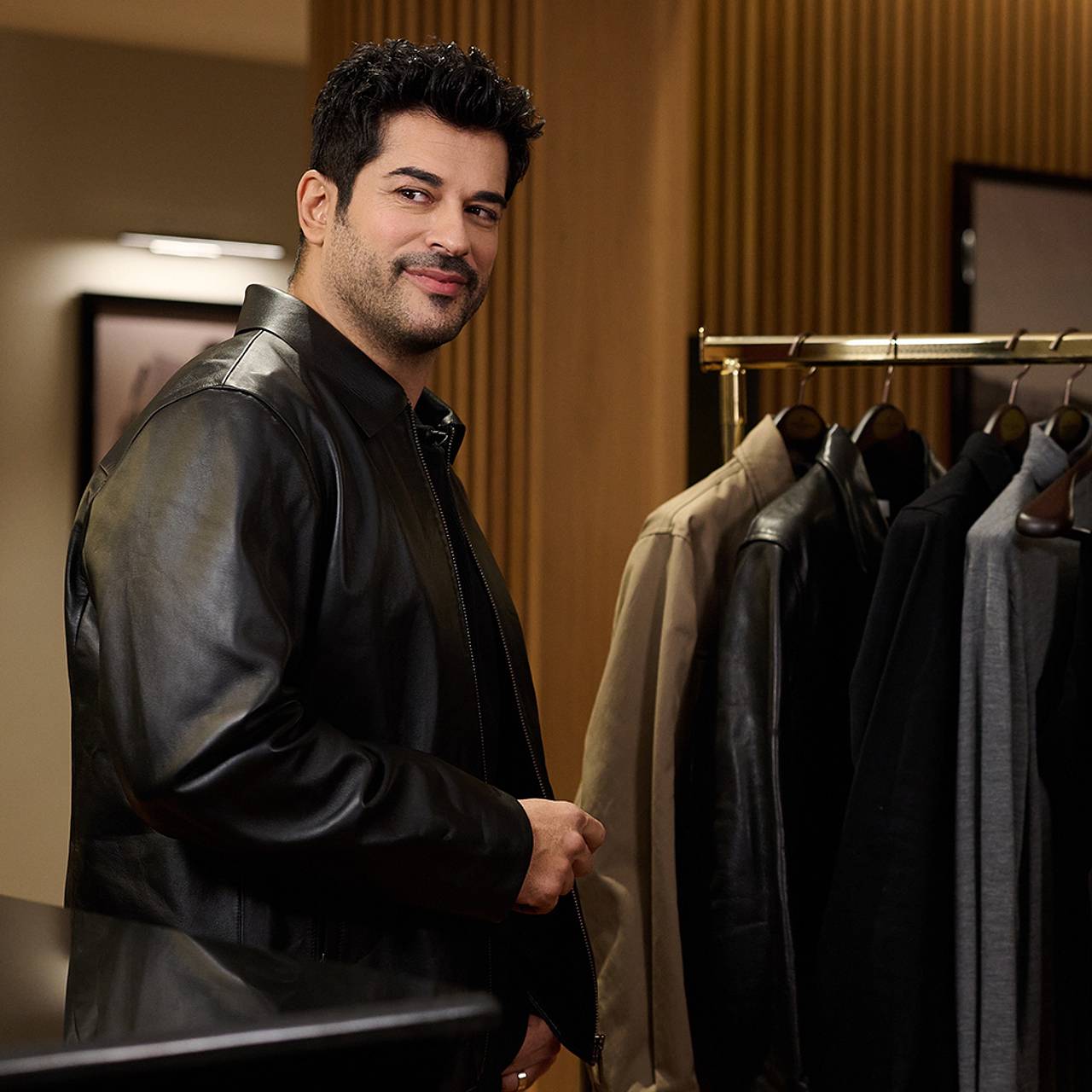 Россияне получили возможность купить вещи турецкого секс-символа