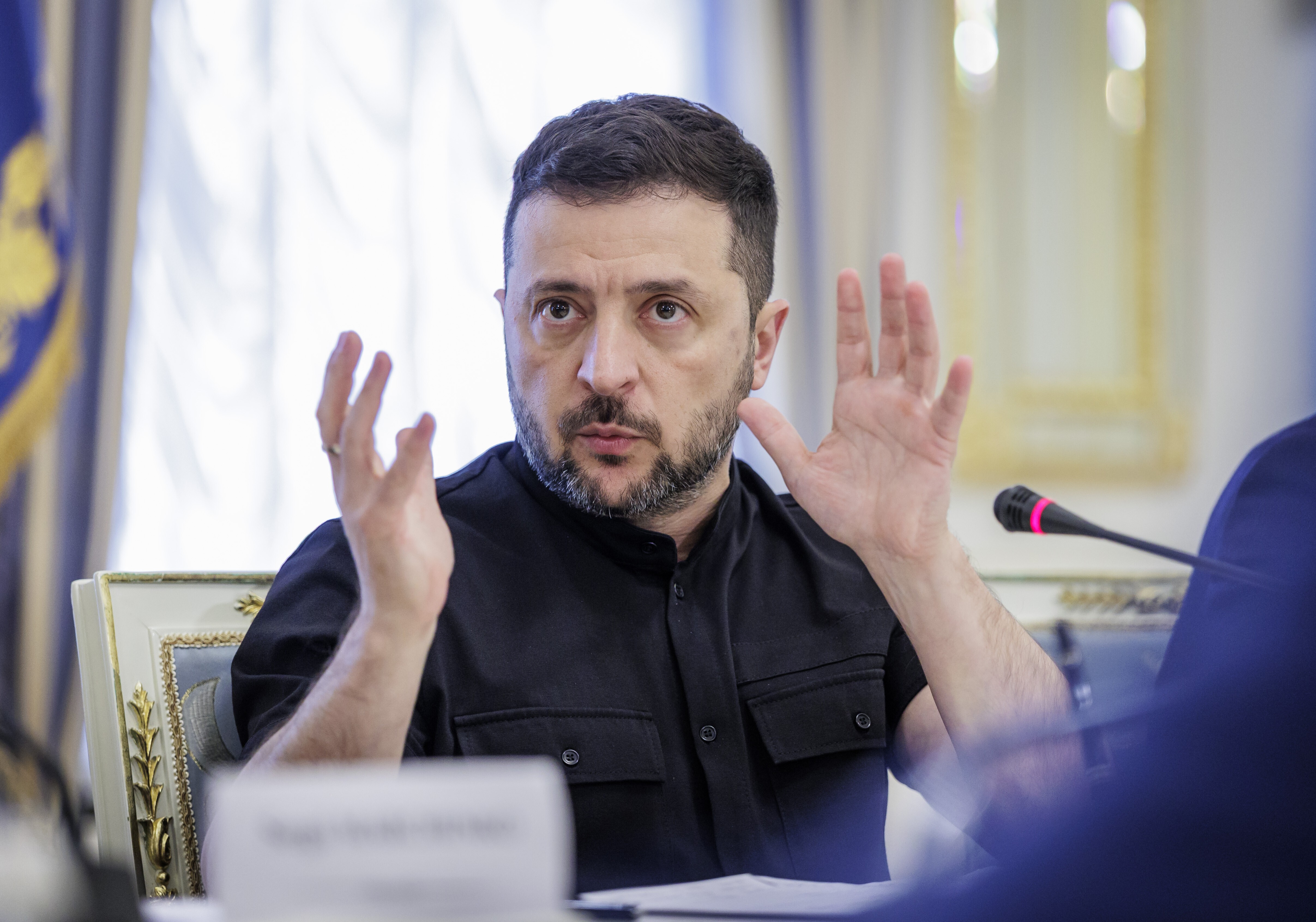 В&nbsp; МИД сыронизировали о готовности Зеленского надеть юбку ради Трампа