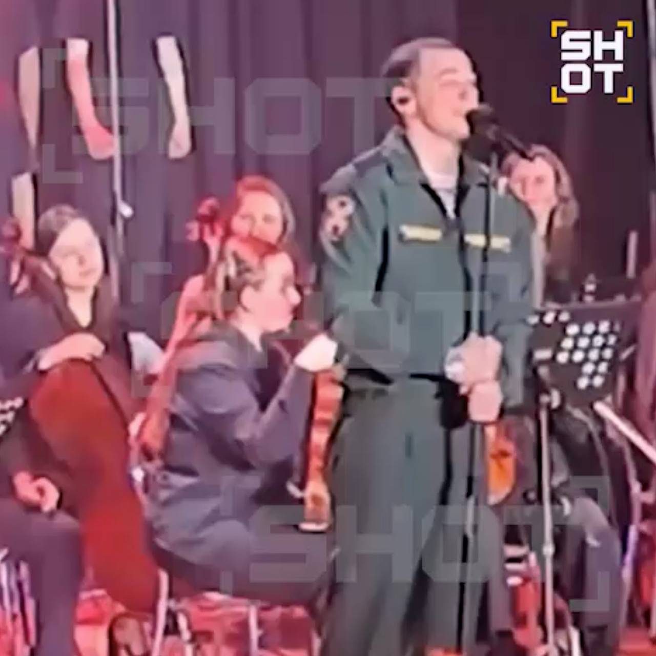 Служащий в армии Macan дал концерт для женщин