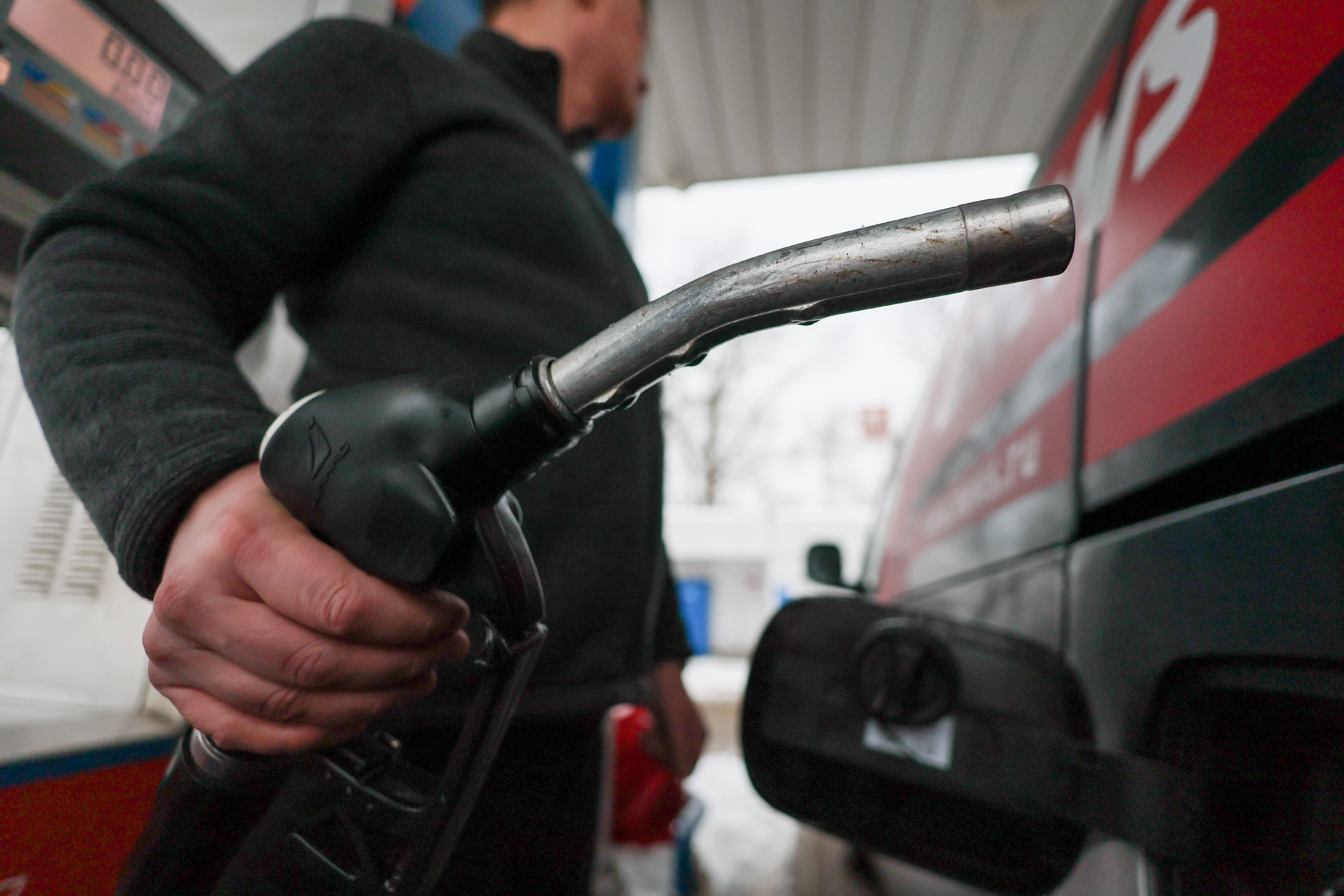 В&nbsp; Петербурге подожгли заправку и сняли ее на фото