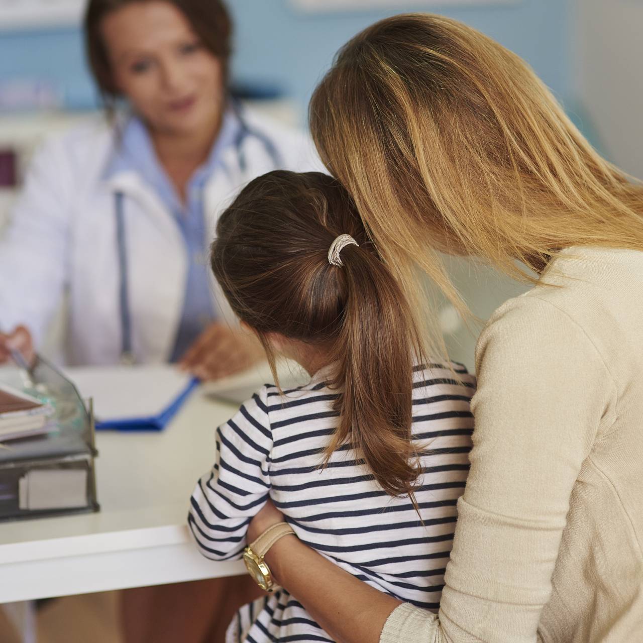 Педиатр раскрыла требующую обращения к врачу температуру у ребенка