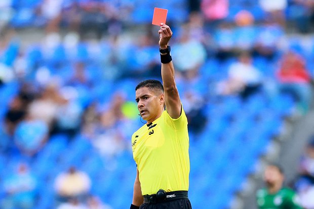 В Бразилии 23 футболиста получили красные карточки в массовой драке в финале чемпионата штата