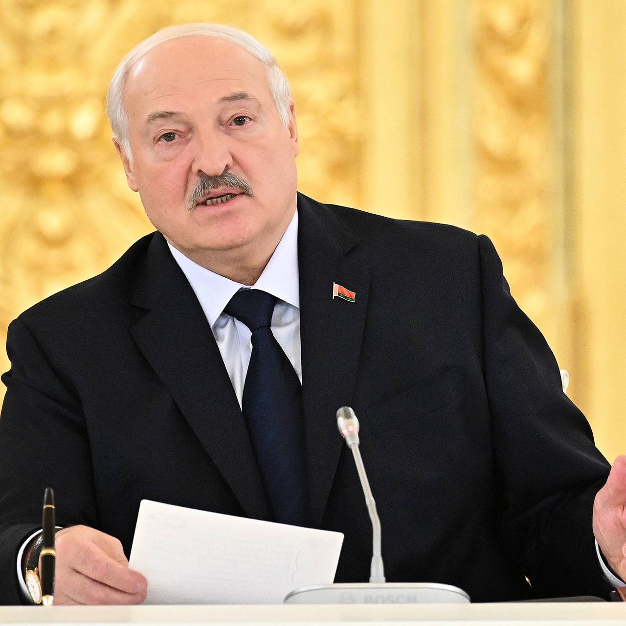 Лукашенко назвал доллар ненужным