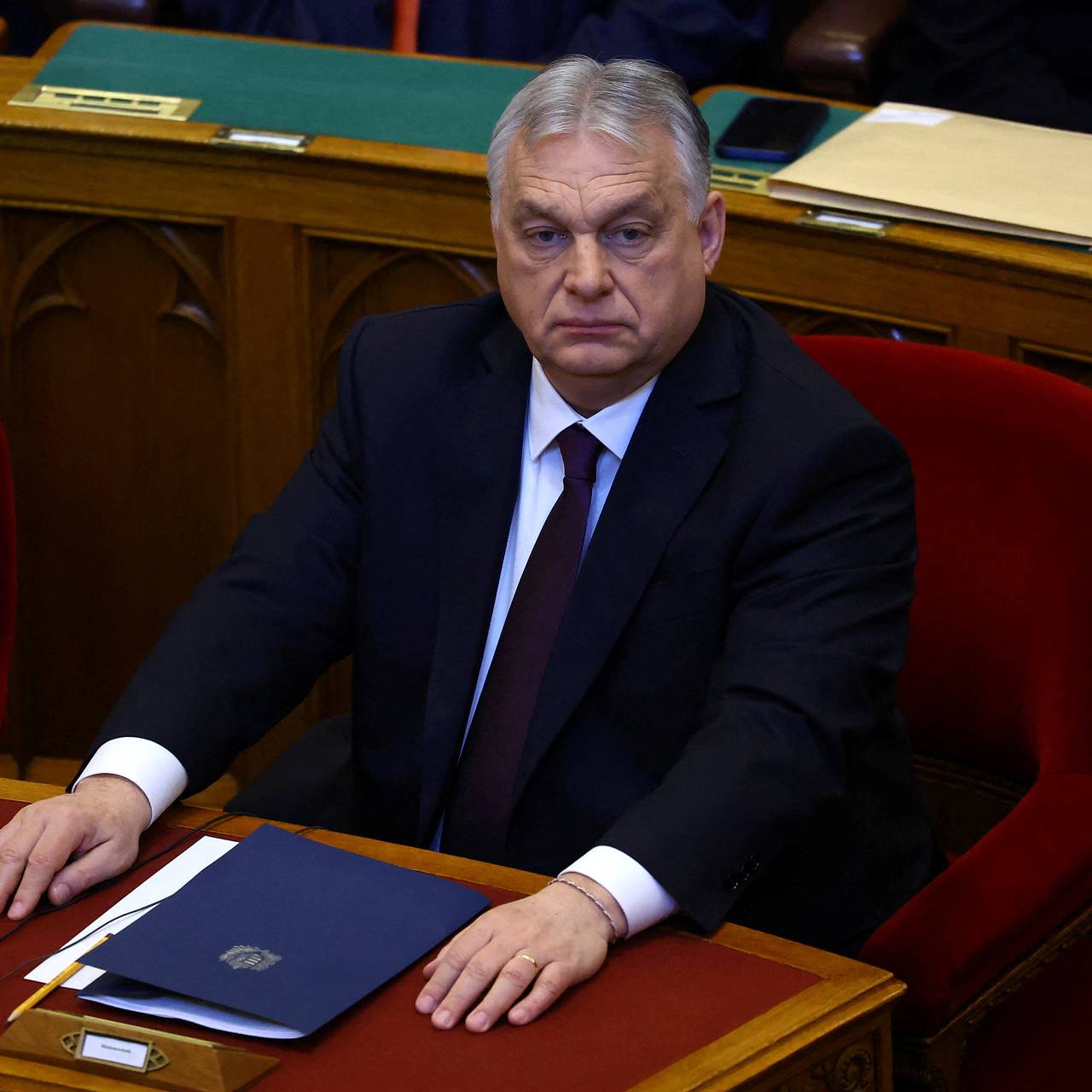 Орбан ввел в Венгрии ограничение цен на топливо