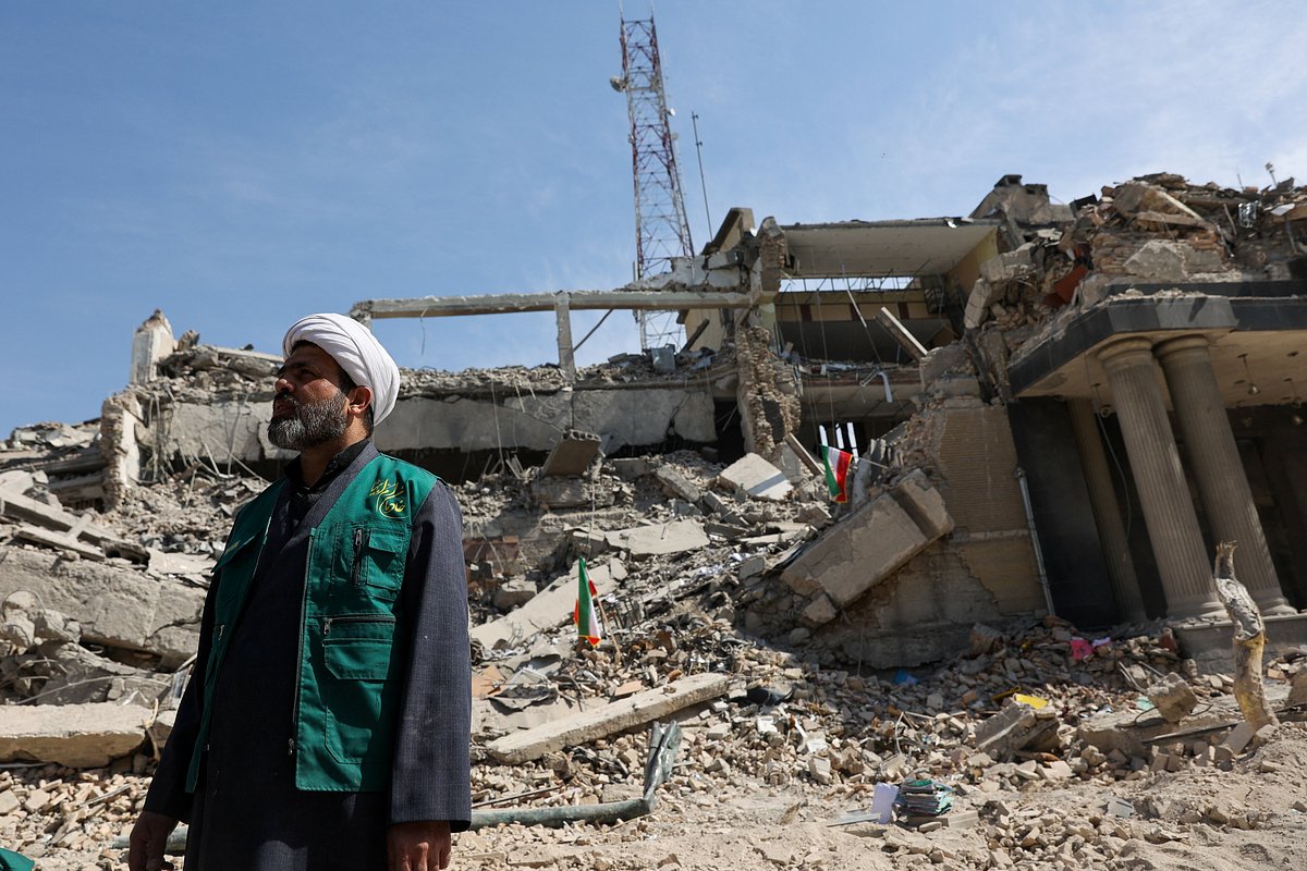 Последствия удара США и Израиля по полицейскому участку в Тегеране, Иран, 4 марта 2026 года