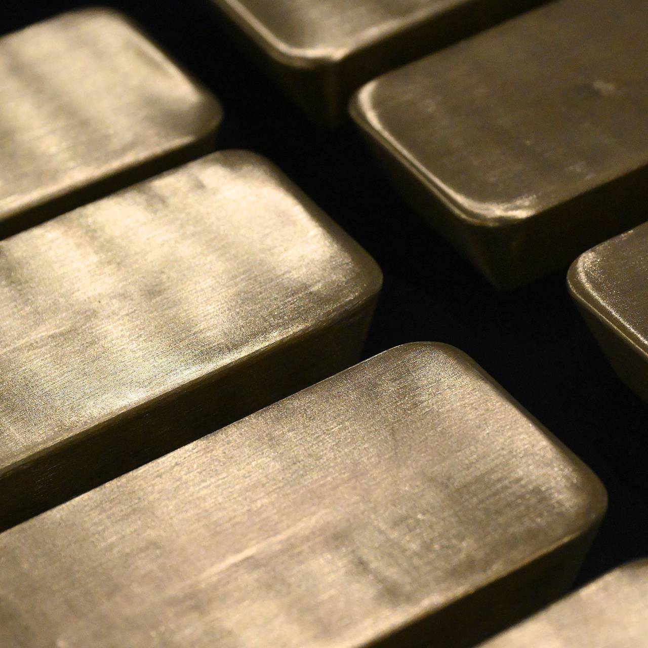 Цены на ключевые драгметаллы перешли к росту из-за войны в Иране