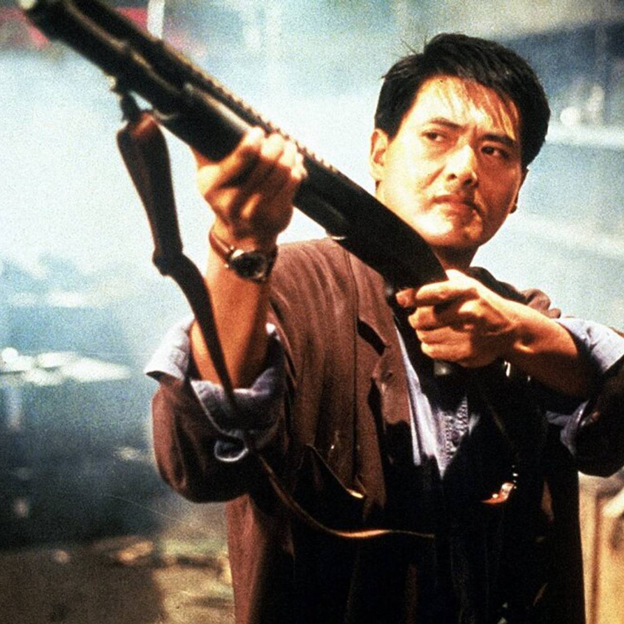 Миллиардер лишил сыновей денег. Его отец был крестным отцом мафии, его жена погубила Брюса Ли, а сам он снимал знаменитые боевики