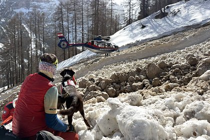 Турист оказался погребен заживо под снегом в горах Европы