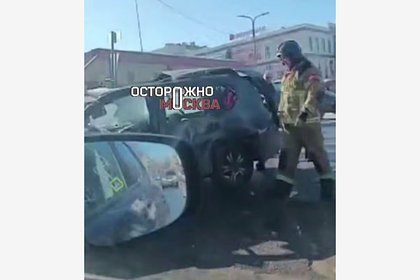 Машина взорвалась у торгового центра в Подмосковье