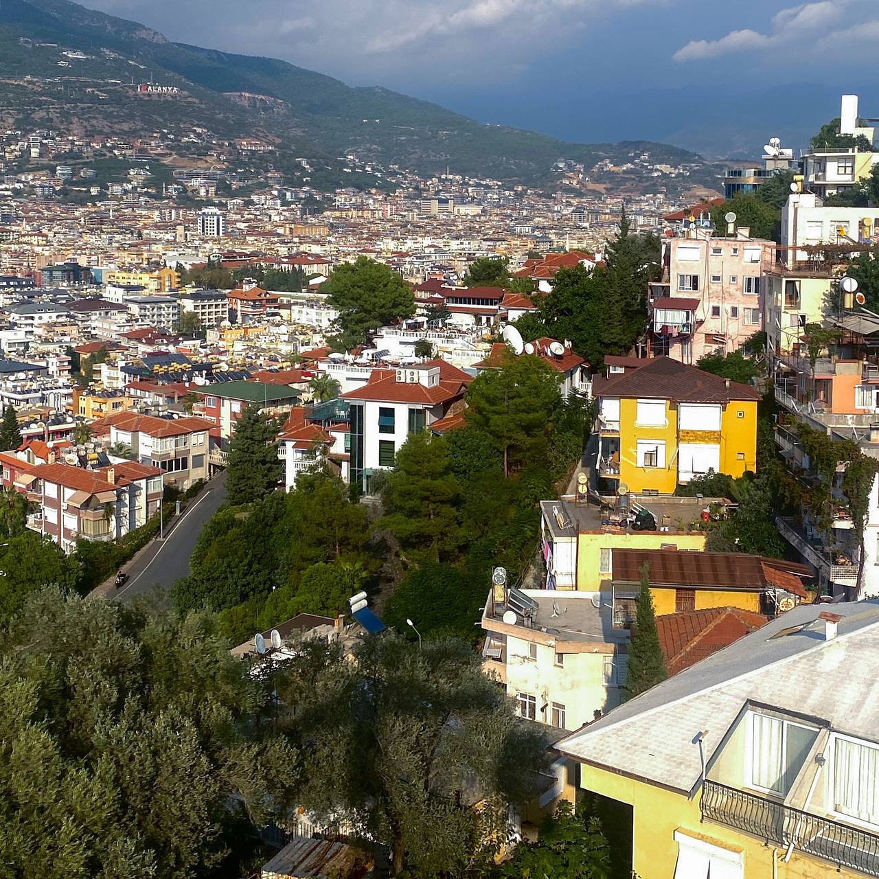 Россияне решили избавиться от жилья в одной стране