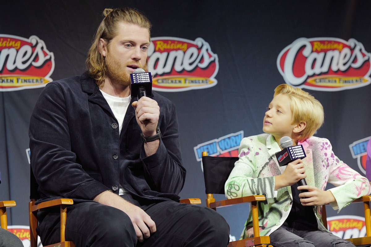 Питер Клэффи и Декстер Сол Анселл на презентации «Рыцаря Семи Королевств» во время Комик-кона 2025. 9 октября 2025 года, Нью-Йорк, США.