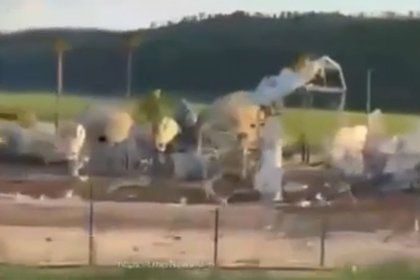 Момент удара ракеты по спутниковой станции в Израиле попал на видео