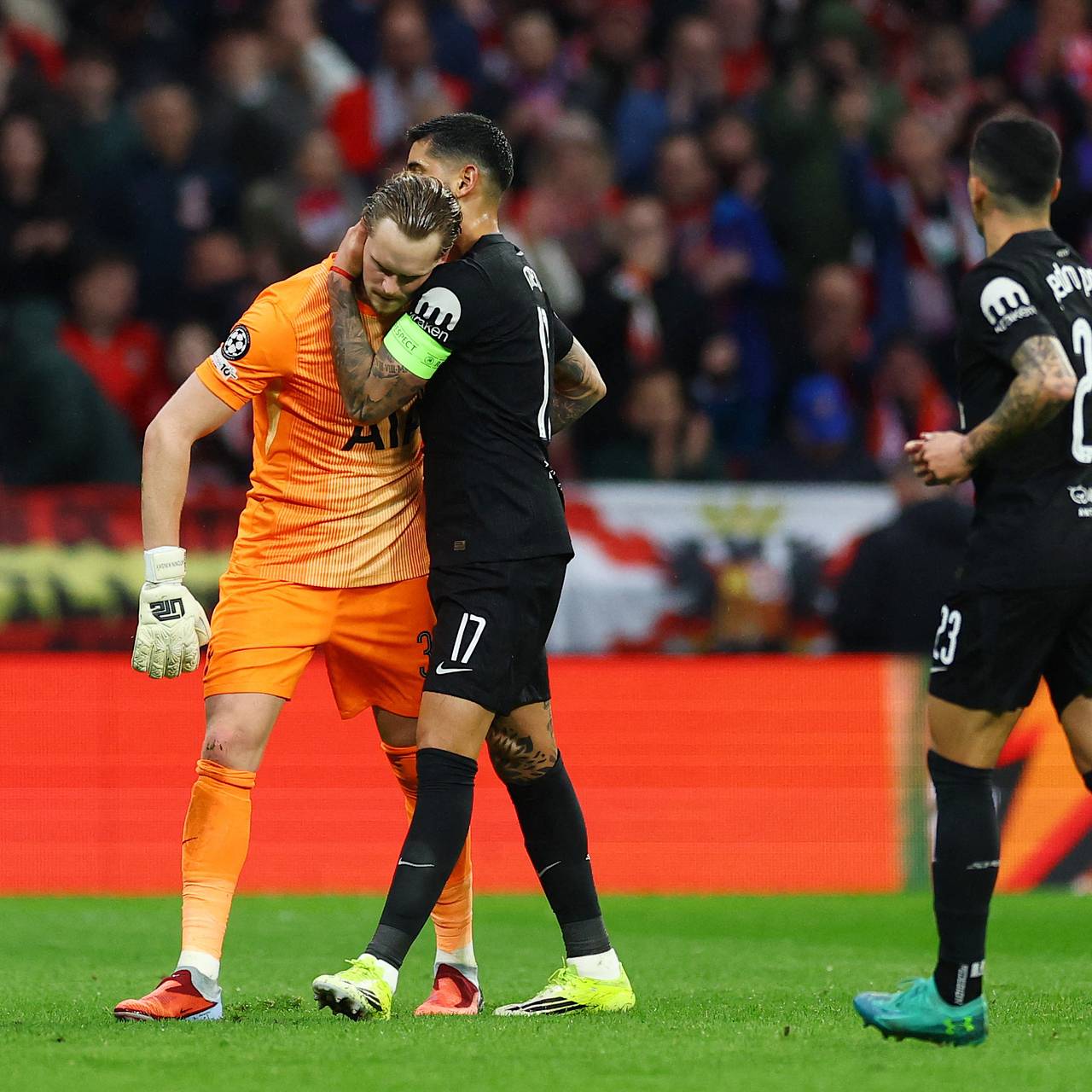 &laquo;Тоттенхэм&raquo; заменил вратаря на 17-й минуте матча ЛЧ после двух результативных ошибок