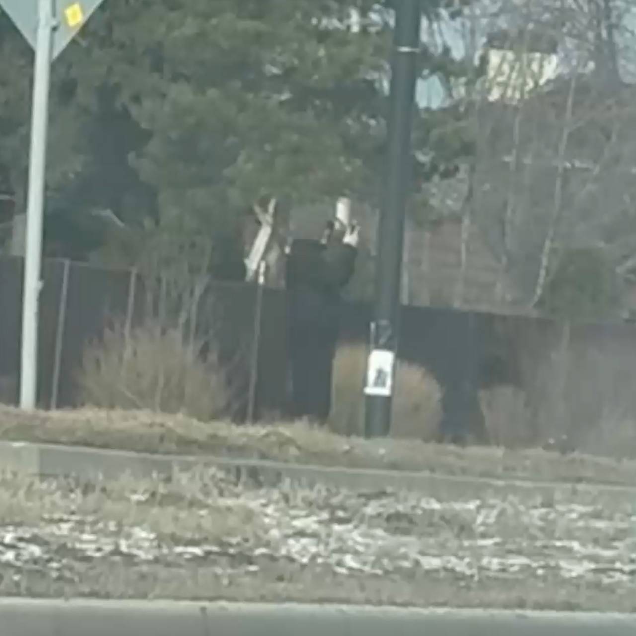 Готовивший атаку дронами по военным самолетам россиянин попал на видео