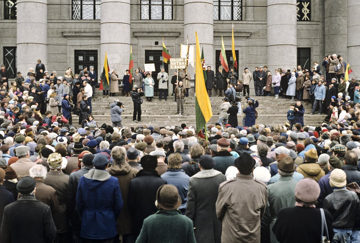 Вильнюс в день проведения референдума о сохранении СССР, 17 марта 1991 года 