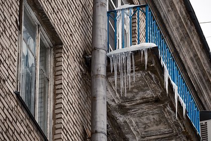 Кто уберёт опасные сосульки с вашего балкона? Юрист разъясняет, как действовать жильцам