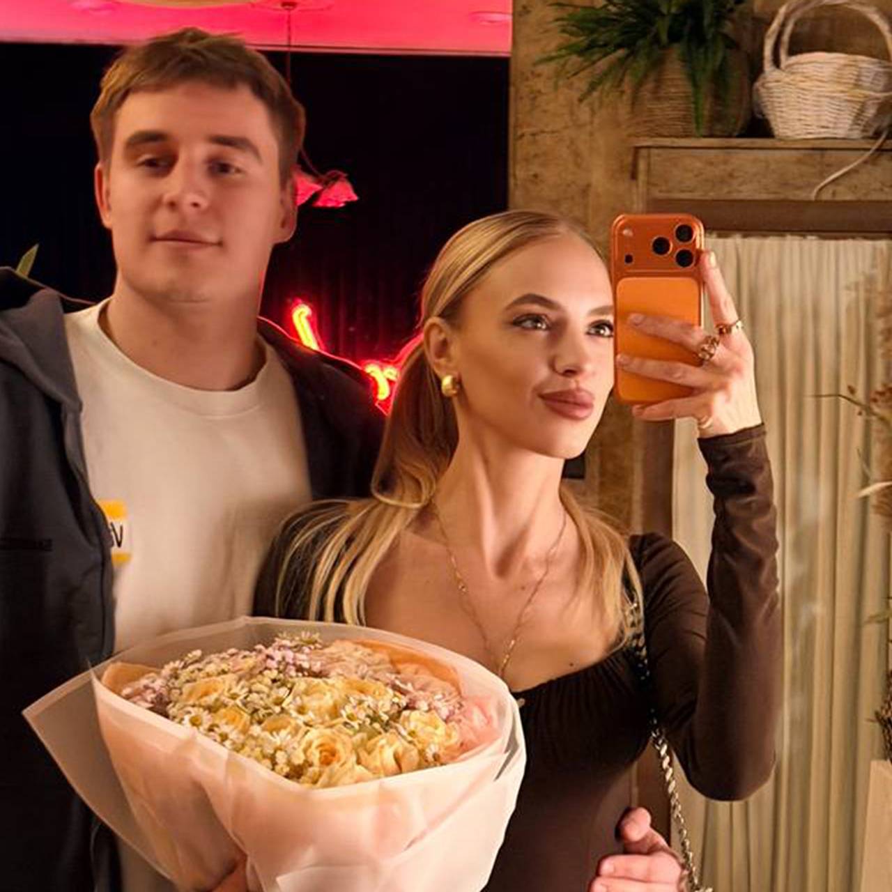 41-летняя звезда Comedy Woman показала 25-летнего возлюбленного