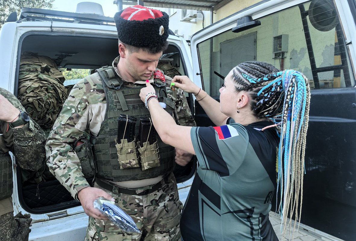 Екатерина Данилова во время доставки гуманитарных грузов в зону СВО, 2025 год